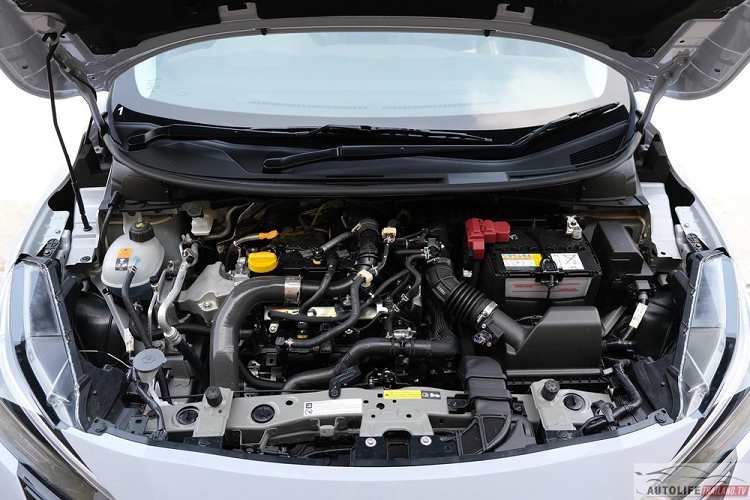 "Trái tim" của Nissan Almera 2023 tại Thái Lan vẫn là động cơ xăng 3 xi-lanh, tăng áp, dung tích 1.0L như cũ. Động cơ này tạo ra công suất tối đa 100 mã lực và mô-men xoắn cực đại 152 Nm.