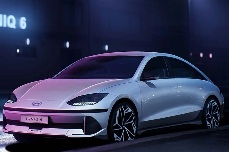 Theo nhà cung cấp, chiều cao của xe có thể được điều chỉnh lên hoặc xuống tới 6 cm với ELC. Ngoài ra, khoảng sáng gầm có thể được điều chỉnh bằng tay nếu cần thiết. Hyundai Mobis cho biết họ có kế hoạch phát triển công nghệ ELC kết hợp với camera quét đường phía trước và dữ liệu điều hướng trong tương lai.