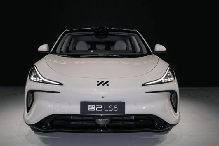  SUV điện IM LS6 2024 sẽ được ra mắt chính thức vào ngày 12/10 tới đây tại Trung Quốc. Nhưng đã có 1 thông tin rất hay ho về mẫu xe này được hãng IM Motors công bố, đó là việc cho đến nay, IM LS6 đã tích lũy được hơn 25.000 đơn đặt hàng kể từ khi hãng mở đợt bán vào tháng 8.