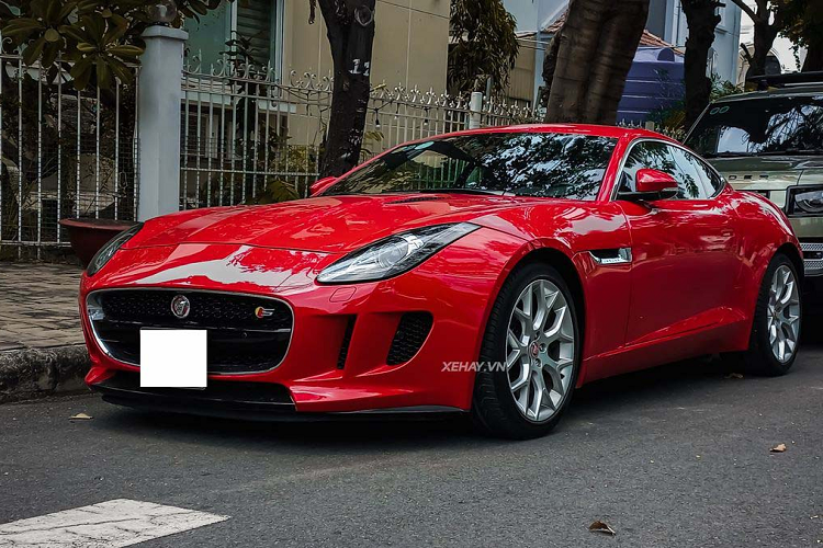 Đáng chú ý, chiếc Jaguar F-Type hạng sang trong bài là xe đầu tiên ra biển số tại Việt Nam và đây cũng là chiếc từng xuất hiện tại Vietnam Motor Show năm 2014.