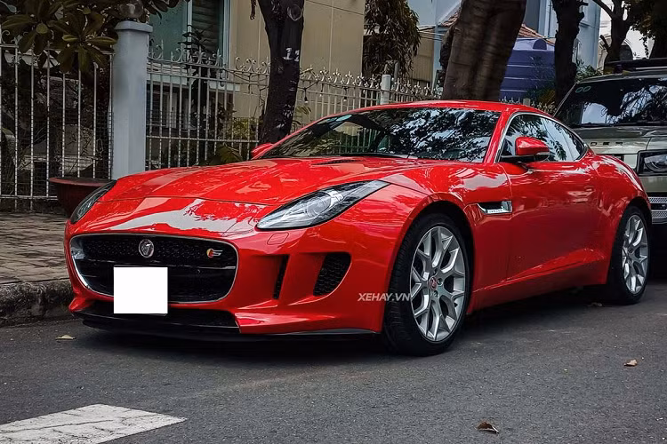 Đáng chú ý, chiếc Jaguar F-Type hạng sang trong bài là xe đầu tiên ra biển số tại Việt Nam và đây cũng là chiếc từng xuất hiện tại Vietnam Motor Show năm 2014.