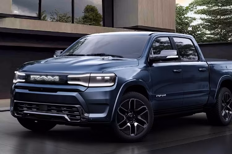 Tại triển lãm Điện tử Tiêu dùng CES 2023 diễn ra vào hồi đầu tháng 1 vừa qua, thương hiệu Ram đã trưng bày mẫu xe bán tải thuần điện 1500 Revolution BEV dưới dạng xe concept. Chỉ vài tuần sau, hãng xe Mỹ đã nhanh chóng vén màn Ram 1500 REV 2024 mới - phiên bản thương mại của mẫu xe concept này.