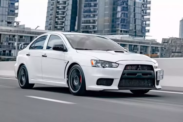 Có thể thấy, dù giá trị của chiếc xe Honda Civic Type R 2023 cao nhất trong đoàn xe này, khi giá tới 3 tỷ đồng, tuy nhiên, 2 mẫu xe còn lại là hàng hiếm, và còn thuộc bản độ công suất rất đình đám.