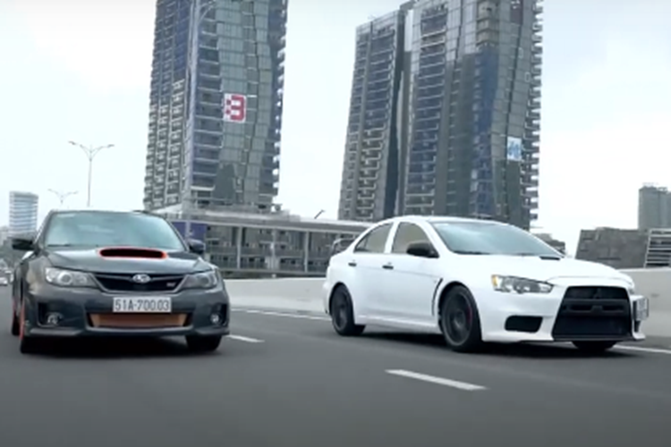 Hộp số sàn nâng cấp này kết hợp với hệ thống vù ga tự động (Rev Match System), hứa hẹn mang đến trải nghiệm lái mượt mà, đầy phấn khích. Bên cạnh đó, phiên bản hiệu suất cao của dòng Honda Civic còn có 4 chế độ lái, bao gồm Comfort, Sport, Individual và +R.