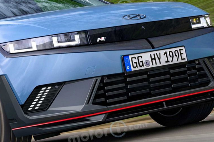 Tương tự các sản phẩm khác thuộc dòng hiệu suất cao Hyundai N, Ioniq 5 N 2024 được nâng cấp ngoại hình theo phong cách thể thao hơn. Mẫu SUV được trang bị cản trước to bản, đèn định vị ban ngày có thiết kế mới, đồng thời bổ sung cánh gió sau.