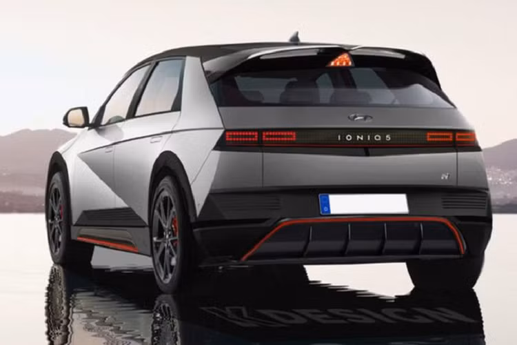 Những thông tin về khả năng vận hành của mẫu SUV thuần điện hiệu suất cao cũng đã dần được tiết lộ. Cụ thể, Hyundai Ioniq 5 N 2024 mới sẽ sử dụng cấu trúc khung gầm E-GMP cũng là nền tảng cho Kia EV6 GT. Trên mẫu xe gắn logo Kia, hệ truyền động mô tơ đôi tạo kết hợp với hệ dẫn động bốn bánh cho công suất 577 mã lực và khả năng tăng tốc từ 0 lên 100 km/h trong 3,5 giây.