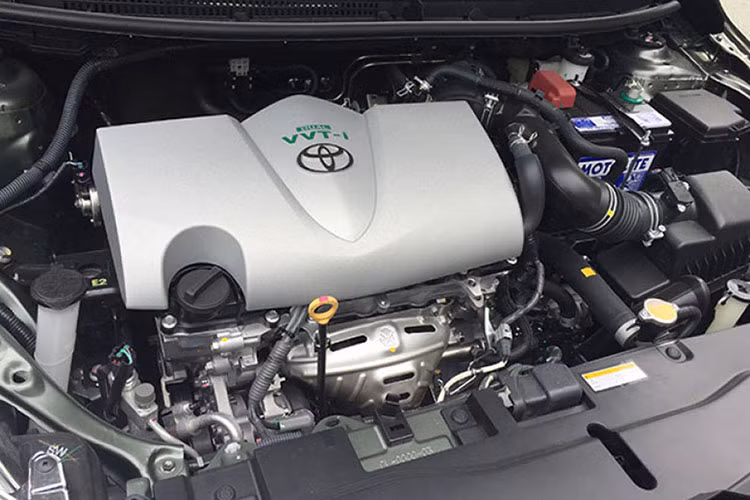 Hiện thông tin cụ thể về Toyota Yaris Cross 2024 sắp ra mắt Thái Lan vẫn chưa được công bố. Tuy nhiên, theo dự đoán của truyền thông Thái Lan, xe sẽ được trang bị 2 loại động cơ khác nhau. Đầu tiên là động cơ xăng 4 xi-lanh, DOHC, hút khí tự nhiên, dung tích 1.5L, đi kèm với hộp số tự động biến thiên vô cấp CVT và hệ dẫn động cầu trước.