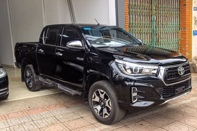 Trong khi đó, Toyota Hilux bản 2.8 cao cấp đời 2020 - 2021 có giá dao động từ 850 - 900 triệu đồng. Theo đó, mức giá này cao hơn Ford Ranger Wildtrak cùng đời gần 100 triệu đồng.