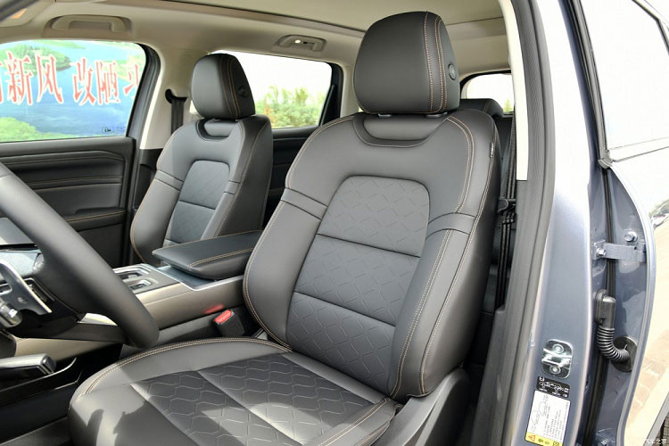 Xe được trang bị hộp số 9DCT. Còn chiếc xe SUV địa hình hạng nhẹ Haval Big Dog 2023 sử dụng động cơ 1.5T không thay đổi với công suất tối đa 135 kW, tương đương 181 mã lực và mô-men xoắn cực đại 275 Nm, trái tim này vẫn sẽ kết hợp với hộp số DCT 7 cấp.