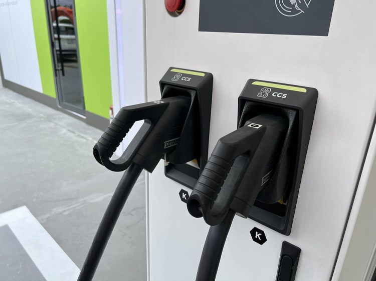 Bo Cong Thuong - Can som hoan thien tieu chuan tram sac xe oto dien