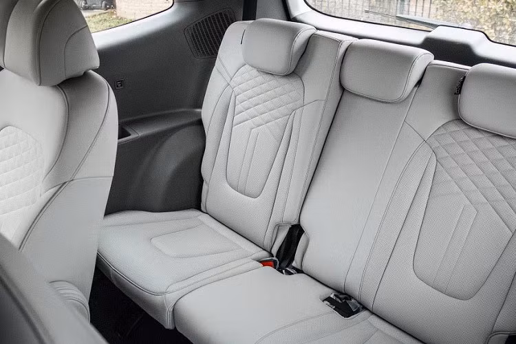 Tại Trung Quốc, xe được trang bị 2 loại động cơ xăng 4 xi-lanh, tăng áp. Thứ nhất là động cơ 1.5L, tạo ra công suất tối đa 170 mã lực và mô-men xoắn cực đại 253 Nm. Thứ hai là động cơ 2.0L, sản sinh công suất tối đa 236 mã lực và mô-men xoắn cực đại 353 Nm.