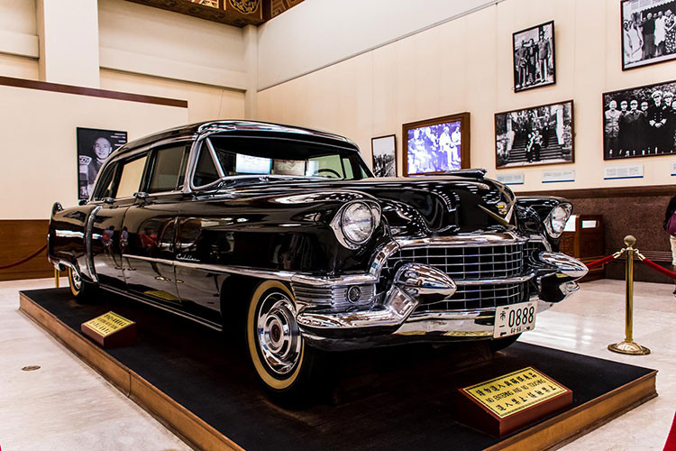 Những chiếc limousine Cadillac được thiết kế, phát triển và sản xuất hoàn toàn bởi GM. Quá trình sản xuất những chiếc xe đặt hàng cho các lãnh đạo cao cấp hay Tổng thống còn có một số biện pháp an ninh nhằm mục đích bảo mật, truyền thống này được duy trì cho tới ngày nay.