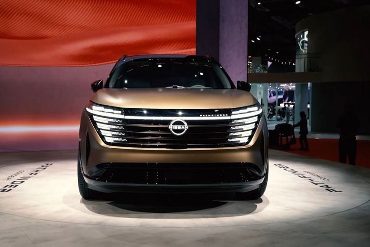 Không có nhiều sự thay đổi về kích thước hay kiểu dáng xe, tuy nhiên phần đèn xe phía trước và phía sau đã giúp Nissan Pathfinder có một diện mạo hoàn toàn mới theo phong cách hiện đại hơn.