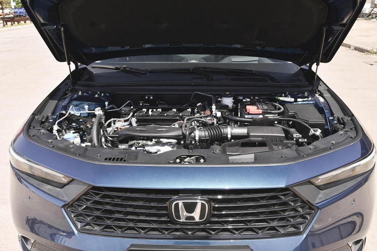 Nhờ đó, tổng công suất tối đa của hệ thống plug-in hybrid trên xe Honda Accord e:PHEV sẽ là 204 mã lực và mô-men xoắn cực đại là 335 Nm. Dung lượng pin trên Accord e:PHEV 2023 sắp ra mắt Trung Quốc sẽ là 17,7 kWh.