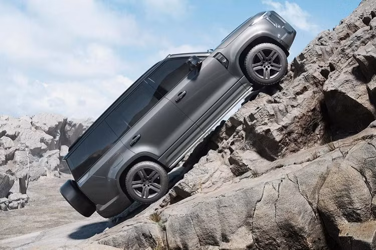 Polestones 01 có 3 hàng 6 ghế, trong đó ghế hàng cuối là ghế sang nhất khi có khả năng ngả sâu ra phía sau như trên máy bay, đồng thời có cả chức năng sưởi và mát-xa.