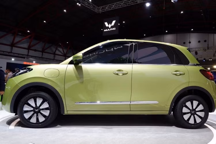 Ngoài ra, bản cao cấp còn có hệ điều hành LING OS, chìa khóa thông minh, khởi động máy từ xa, hệ thống tự động đỗ xe, kiểm soát lực kéo và hệ thống cân bằng điện tử.