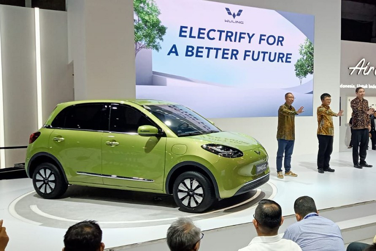 Tại triển lãm xe điện Periklindo Electric Vehicle Show (PEVS) 2023 hiện đang diễn ra tại Indonesia, thương hiệu Wuling của liên doanh SAIC-GM-Wuling đến từ Trung Quốc đã mang mẫu ôtô mới Bingo tới trưng bày và giới thiệu. Wuling Bingo 2023 mới là mẫu xe điện đô thị cỡ nhỏ mới ra mắt tại thị trường Trung Quốc vào hồi đầu tháng 4 năm nay.