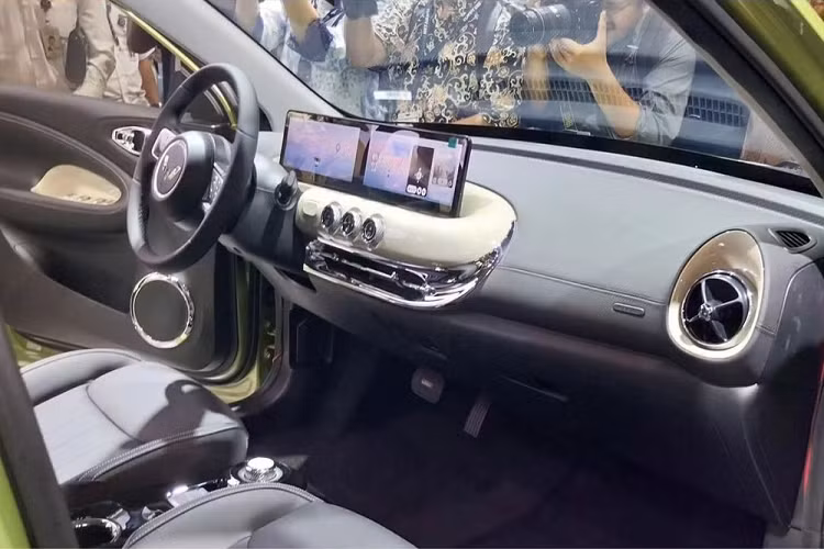 Tại thị trường Trung Quốc, Wuling Bingo 2023 chỉ được trang bị 1 mô-tơ điện nhưng có 2 mức sức mạnh là 30 kW (41 mã lực)/110 Nm và 50 kW (68 mã lực)/150 Nm. Đi với mô-tơ điện là 2 loại pin LFP với dung lượng 17,3 kWh và 31,9 kWh. Nhờ đó, xe có quãng đường di chuyển tương ứng là 203 km và 333 km trong khi vận tốc tối đa đạt 100 km/h.