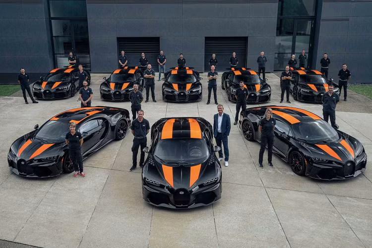 Bên cạnh việc giao xe mới, Bugatti cũng tiếp tục phát triển chương trình bán xe đã qua sử dụng khi số lượng khách hàng ngày càng tăng nhưng hãng xe Pháp không tiết lộ có bao nhiêu xe đã bán thông qua chương trình này, chỉ biết rằng, mỗi chiếc xe Bugatti được bán theo diện xe lướt đều trải qua danh sách kiểm tra nghiêm ngặt nhất để đảm bảo dù là xe cũ nhưng cũng phải đạt tiêu chuẩn riêng của hãng.