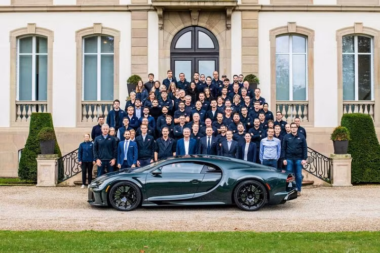 Trong số 80 chiếc Bugatti sản xuất vào năm ngoái có vài xe ấn tượng, chẳng hạn như chiếc Chiron thứ 400 xuất xưởng, cũng như giao 9 chiếc Chiron Super Sport 300+, hay 10 chiếc Centodiecis cũng đã được lắp ráp và giao hàng, và tất cả các mẫu Chiron cũng như Chiron Sport dành cho thị trường châu Âu cũng đã được giao.