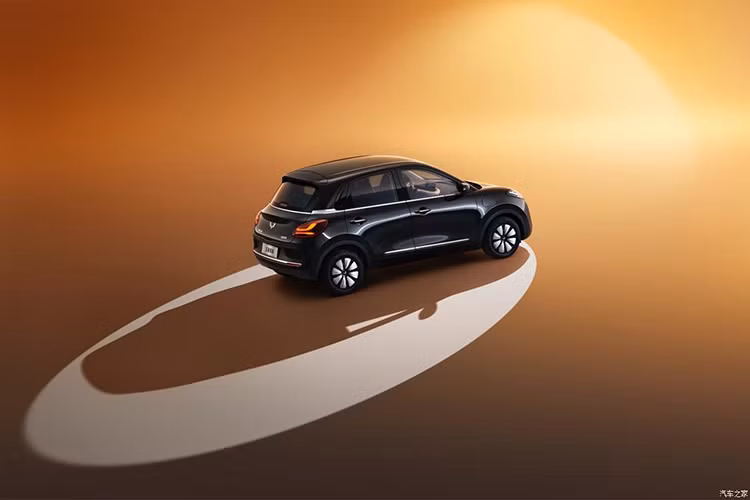 Wuling sẽ bán Bingo với 2 phiên bản có công suất khác nhau dù sử dụng 1 mô-tơ điện, phiên bản đầu tiên có công suất 41 mã lực và mô-men xoắn 110 Nm, kết hợp với pin 17,3 kWh. Tốc độ tối đa là 100 km/h và phạm vi hoạt động là 203 km theo cách tính CLTC.