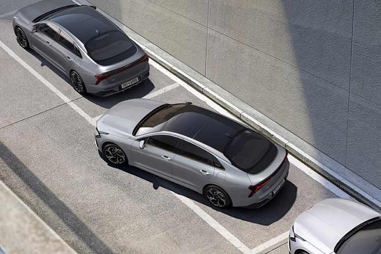 Mẫu xe sedan Kia K5 2024 mới sẽ được bán ra với 3 phiên bản là Prestige, Noblesse và Signature, đi cùng giá bán dao động từ 27,84 - 39,54 triệu Won (khoảng 507 - 720 triệu đồng).