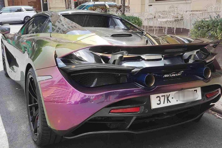 Khi ở trạng thái mui trần, siêu xe McLaren 720S Spider chỉ có thể đạt vận tốc tối đa 325 km/h, nếu muốn cao hơn tầm 341 km/h, bạn phải đóng mui xe lại.