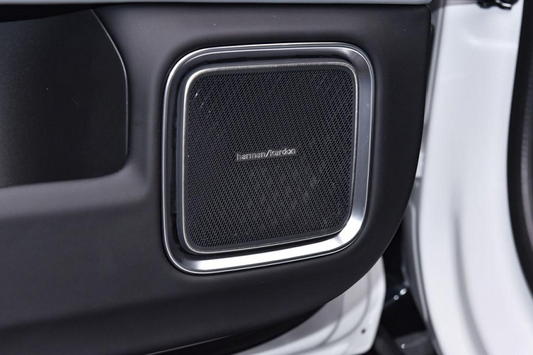 Ở bản tiêu chuẩn Long Range Single Motor, xe sở hữu mô-tơ điện mạnh 272 mã lực và 343 Nm nằm trên cầu sau với quãng đường di chuyển mục tiêu là 600 km theo tiêu chuẩn WLTP.