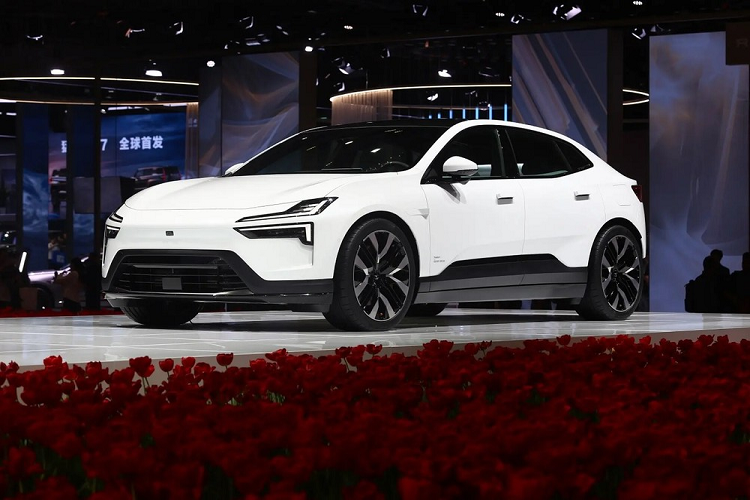 Triển lãm Ô tô Thượng Hải 2023 là nơi đón nhận màn ra mắt của hàng loạt mẫu xe mới đến từ các thương hiệu nội địa và quốc tế. Thương hiệu xe điện hạng sang Polestar của Volvo cũng tận dụng sự kiện lớn của ngành ôtô thế giới này để ra mắt tân binh mang tên 4. Polestar 4 là SUV thuần điện thứ 2 của thương hiệu này, sau Polestar 3.