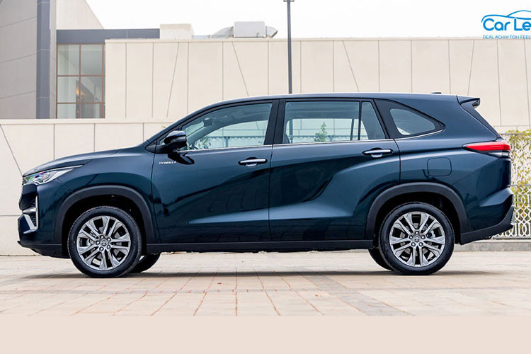 Khác với Toyota Innova Hycross 2023, Suzuki Invicto sẽ chỉ dùng hệ truyền động hybrid và không có phiên bản máy xăng. Hệ truyền động hybrid này bao gồm máy xăng 4 xi-lanh, dung tích 2.0L, tạo ra công suất tối đa 172 mã lực và mô-men xoắn cực đại 188 Nm.