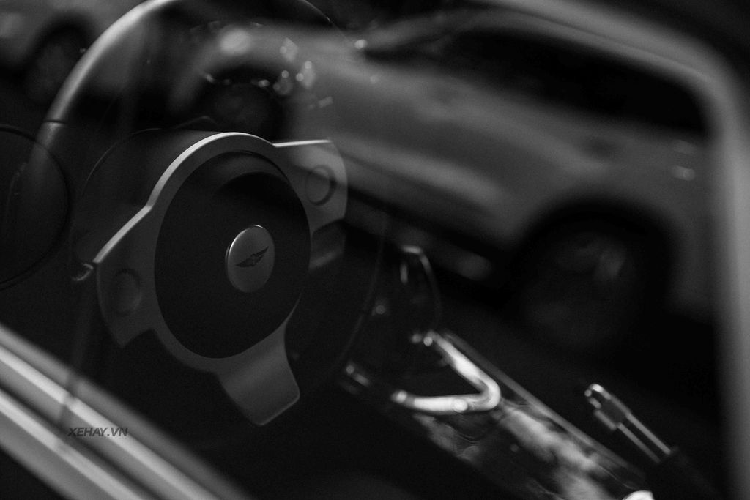 Về truyền động, Morgan Plus Four được trang bị động cơ I4 dung tích 2 lít do BMW phát triển, cho công suất 255 mã lực, mô-men xoắn 400 Nm.