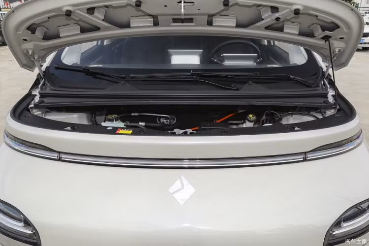 Ngoài ra, phiên bản Consonance mở đặt hàng lần này tương đương với phiên bản 460 MAX nhưng được bổ sung hệ thống lái thông minh Consonance, người tiêu dùng quan tâm nhiều hơn đến tính năng hỗ trợ lái cũng có thể chờ xe ra mắt vào tháng 10.