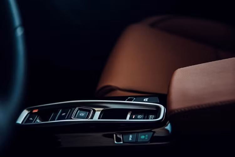 Xe được trang bị hộp số biến thiên vô cấp CVT, có mức tiêu hao nhiên liệu là 5,92 lít/100km. Phiên bản Honda Crider e:HEV hybrid được trang bị hệ thống động lực hybrid động cơ kép i-MMD thế hệ thứ ba, có mô-men xoắn cực đại là 267 Nm và tổng công suất tối đa là 152 mã lực.