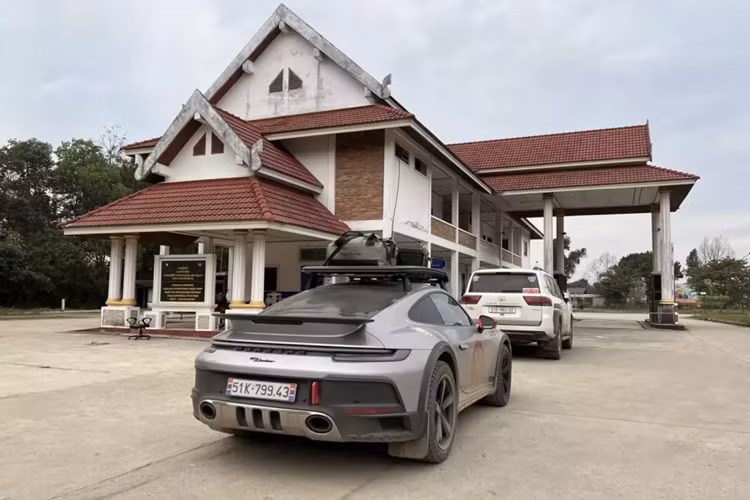 Và đến chiều tối hôm qua, ngày 30/11/2023, doanh nhân Hải Phòng đã chia sẻ mình đã trở về Việt Nam, cụ thể, đoàn xe của anh gồm Porsche 911 Dakar 2023, Toyota Land Cruiser LC300, Ford Ranger Raptor đã vào trở lại lãnh thổ của nước mình qua cửa Cửa khẩu Quốc tế Tây Trang, là cửa khẩu quốc tế tại vùng đất bản Ka Hâu xã Na Ư, huyện Điện Biên, tỉnh Điện Biên, Việt Nam.