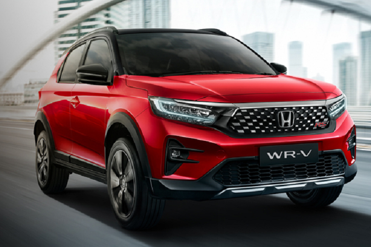 Đây là động cơ xăng 4 xi-lanh, hút khí tự nhiên, dung tích 1.5L, sản sinh công suất tối đa 121 mã lực tại tua máy 6.600 vòng/phút và mô-men xoắn cực đại 145 Nm tại tua máy 4.300 vòng/phút. Động cơ kết hợp với hộp số tự động biến thiên vô cấp CVT và hệ dẫn động cầu trước. 