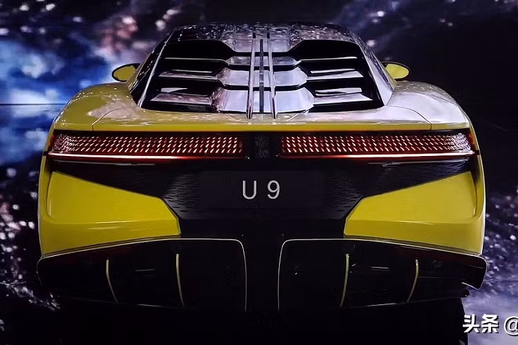 Hãng BYD chưa hé lộ công suất, thông số pin và quãng đường di chuyển sau 1 lần sạc của Yangwang U9. Chỉ biết rằng, xe sẽ được trang bị công nghệ truyền động 4 mô-tơ điện giống U8 và hệ dẫn động 4 bánh điều khiển điện tử với các tính năng điều hướng mô-men xoắn phức tạp.