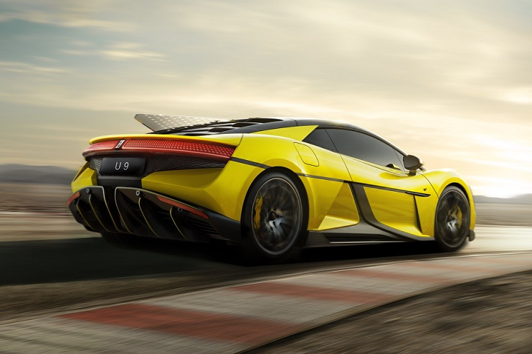 Xe đã sẵn sàng lên dây chuyền sản xuất thương mại. Giá xe Yangwang U9 được dự đoán sẽ trên 1 triệu Nhân dân tệ (3,43 tỷ đồng). Trong khi đó, đối thủ GAC Aion Hyper Hyper SSR đang được bán tại Trung Quốc với giá 1,286 triệu Nhân dân tệ (khoảng 4,41 tỷ đồng).