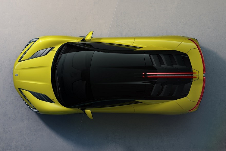 Phía dưới là cụm đèn hậu nằm vắt ngang đuôi xe và bộ khuếch tán gió hầm hố. Bộ khuếch tán gió này được trang trí bằng những điểm nhấn màu vàng, tương tự bộ chẻ khí trên đầu xe. Hiện hãng BYD chưa công bố hình ảnh nội thất của YangWang U9.