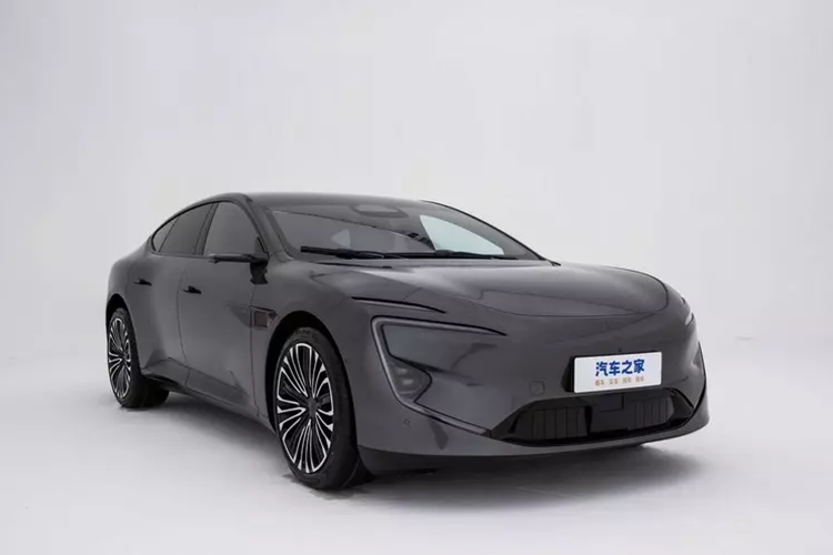 Vào ngày 10/11/2023, Avita 12, còn có tên quốc tế là Avatr 12 2024 mới được định vị là mẫu sedan năng lượng mới hạng trung đến cỡ lớn, đã chính thức ra mắt tại thị trường Trung Quốc.