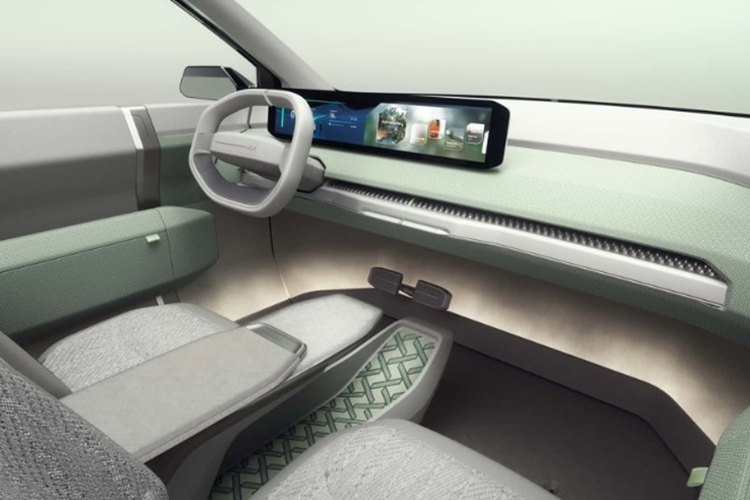 Hãng cũng sẽ cải tiến các tiện ích trong khoang lái để phù hợp với người dùng hơn chứ không bê nguyên từ bản concept sang. Cũng giống như “đàn anh” EV5, EV3 cũng có khả năng cập nhật phần mềm tự động liên tục qua kết nối Internet.