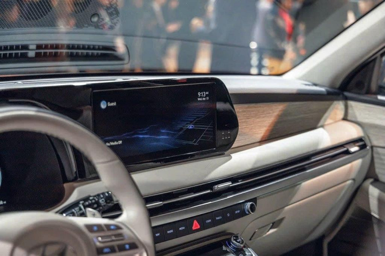 Palisade được trang bị ghế ngồi công thái học không trọng lực, được tối ưu theo cấu tạo cột sống cơ thể người, nhằm mang lại sự thoải mái và giảm mệt mỏi trong những chuyến đi dài. Hàng ghế thứ 2 là loại “Captain”, giúp cho Palisade có được một không gian tối ưu tốt nhất để nghỉ ngơi hoặc làm việc.