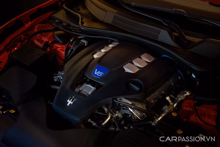 Phiên bản đặc biệt Ghibli F Tributo thừa hưởng toàn bộ công nghệ an toàn như kiểm soát hành trình, cảnh báo điểm mù, cân bằng điện tử, chống trượt, chống bó cứng phanh, phanh tay điện tử, trợ lực phanh, khởi hành ngang dốc, kiểm soát áp suất lốp…