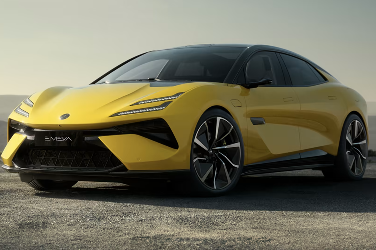 Về âm thanh, xe được trang bị hệ thống âm thanh do thương hiệu âm thanh KEF của Anh tạo ra và sử dụng công nghệ Uni-Q và Uni-Core để hỗ trợ âm thanh vòm Dolby Atmos 3D.