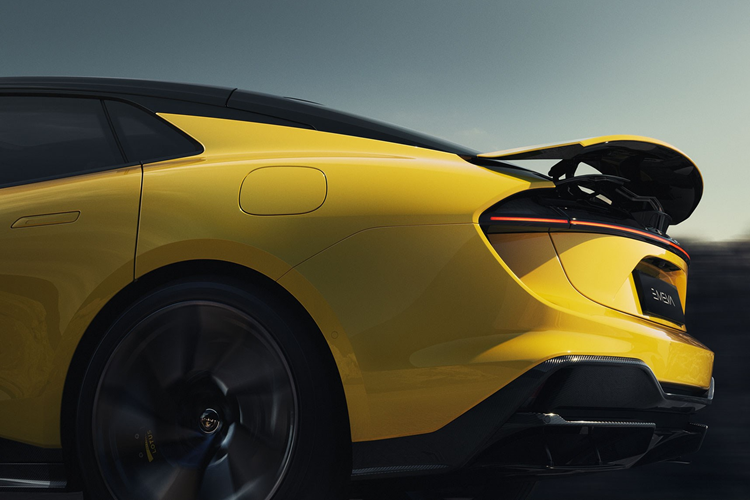 Đồng thời, theo thông tin chính thức được công bố trước đó, Lotus Emeya có thời gian tăng tốc từ vị trí xuất phát lên 100 km/h chỉ trong 2,78 giây và có thể đạt tốc độ tối đa 256 km/h.