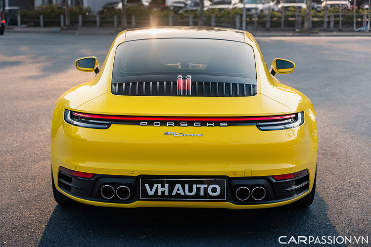 Hiện tại, mức giá xe Porsche 911 Carrera chạy lướt này được chào bán ở mức 9,6 tỷ đồng và xe đang được trưng bày tại Showroom xe sang đã qua sử dụng ở Hà Nội.