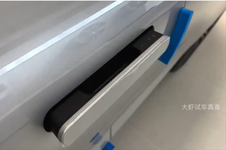 Sức mạnh tiếp tục đến từ hệ thống hybrid mở rộng phạm vi 1,5T và động cơ điện do Huawei cung cấp. Cả hai phiên bản dẫn động hai bánh và bốn bánh đều được hỗ trợ. Phiên bản dẫn động hai bánh với một động cơ điện duy nhất ở trục sau cho công suất 200 mã lực và 360 Nm.