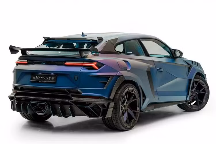 Với sức mạnh này, chiếc siêu SUV Lamborghini Urus độ Mansory chỉ mất 2,9 giây để tăng tốc từ từ 0-100 km/h và tốc độ tối đa lên tới 323 km/h.