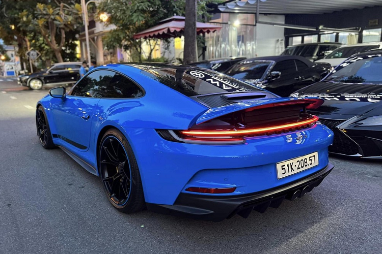 Thông tin ban đầu cho hay, chiếc xe đua đường phố Porsche 911 GT3 thế hệ 992 được Cường Đô la mua vào tháng 3 năm ngoái, vào tháng 4 năm nay, tay chơi này đã mang chiếc Porsche 911 GT3 chạy qua 4 nước Asean là Việt Nam, Lào, Campuchia và Thái Lan. Đến nay, chồng của Đàm Thu Trang bán lại chiếc xe này.