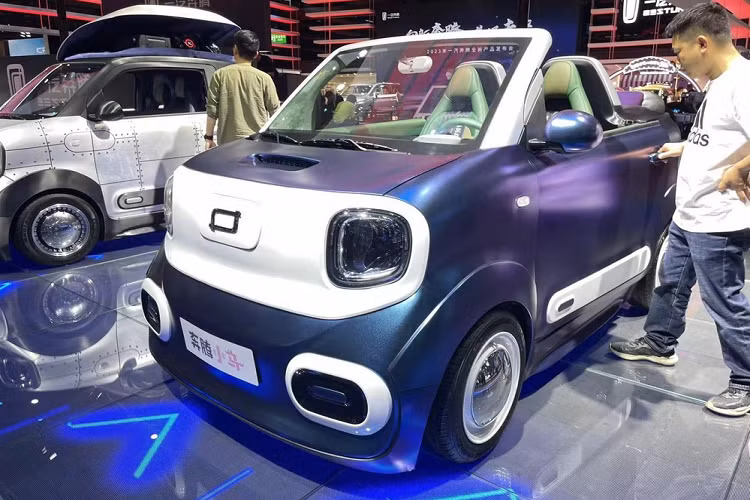 Hiện Wuling Hongguang Mini EV là mẫu ôtô điện đô thị bán chạy nhất tại thị trường Trung Quốc trong nhiều năm qua, tuy nhiên, giờ đây, chiếc xe điện cỡ nhỏ được sản xuất bởi liên doanh SAIC-GM-Wuling đang gặp nhiều thách thức bởi các đối thủ, mới nhất là chiếc xe Bestune Pony của FAW sản xuất