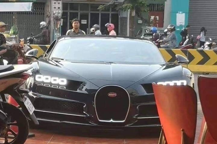 Siêu xe triệu đô Bugatti Chiron bản tiêu chuẩn và Super Sport vẫn được trang bị khối động cơ W16, dung tích 8.0 lít, 4 bộ tăng áp, nhưng sản sinh ra công suất tối đa khác nhau, bản tiêu chuẩn là 1.500 mã lực, còn bản tốc độ là 1.578 mã lực và mô-men xoắn cực đại 1.600 Nm.